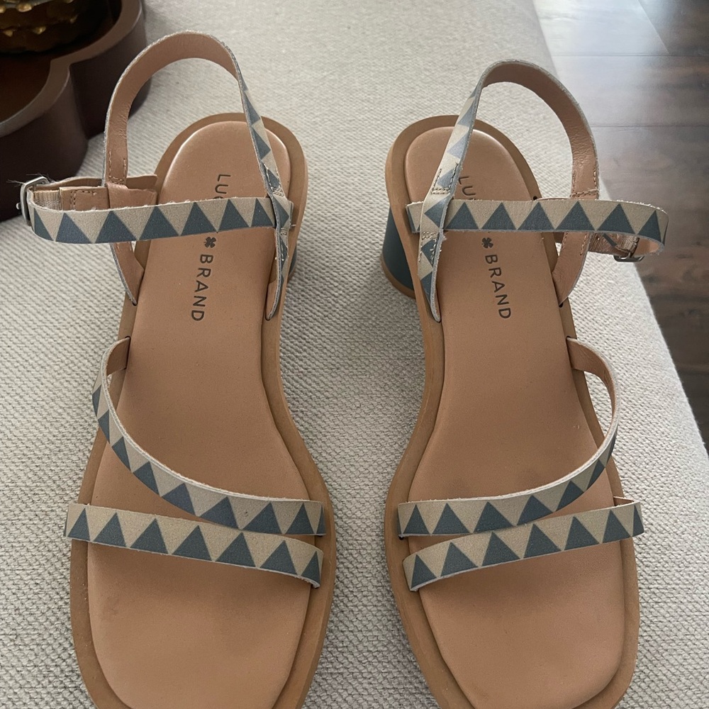 Lucky Brand Geometric Blue and Cream Sandals